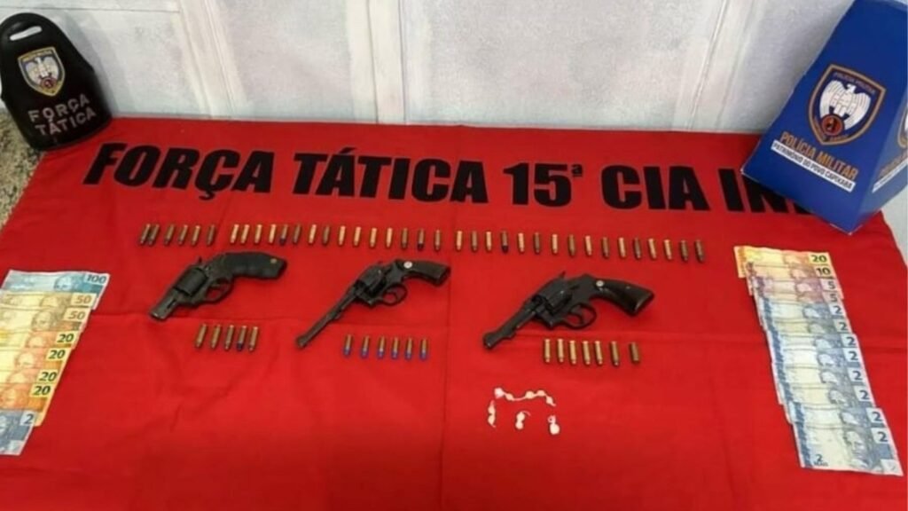Dois adolescentes foram apreendidos após trocarem tiros com a polícia, em Atílio Vivácqua, região Sul do Espírito Santo
