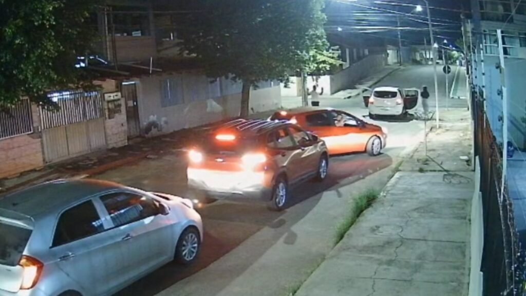Assaltantes roubam veículo na Grande Jacaraípe, no município da Serra