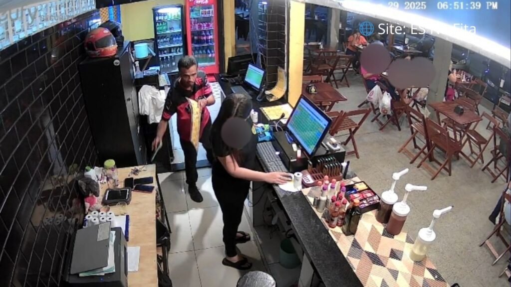 Ladrão furta celular em lanchonete após distrair atendente no município da Serra