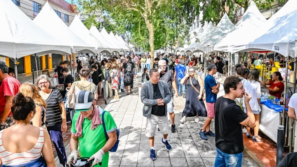 Feira de Antiguidades trás evento importante para a cultura capixaba ao ar livre em bairro de Vitória