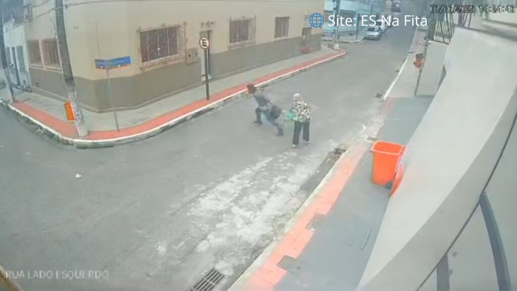Idosa de 93 anos é assaltada e derrubada no chão no Centro de Vitória