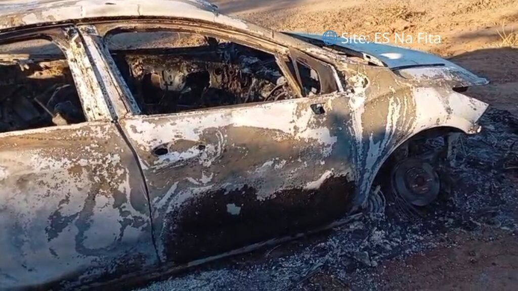 Ossada humana é encontrada dentro de carro carbonizado em Cariacica