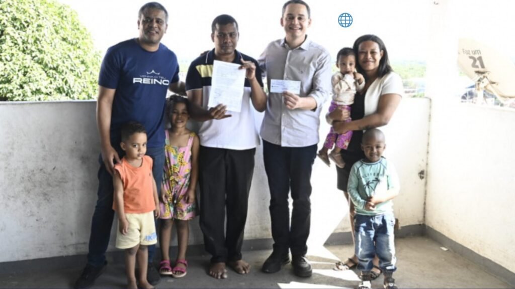 Bônus Moradia: família do bairro Conquista recebe a chave da casa nova