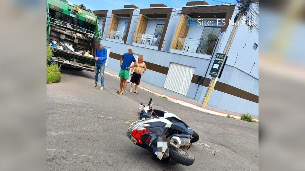 Acidente entre moto e caminhão de lixo termina em morte na Serra