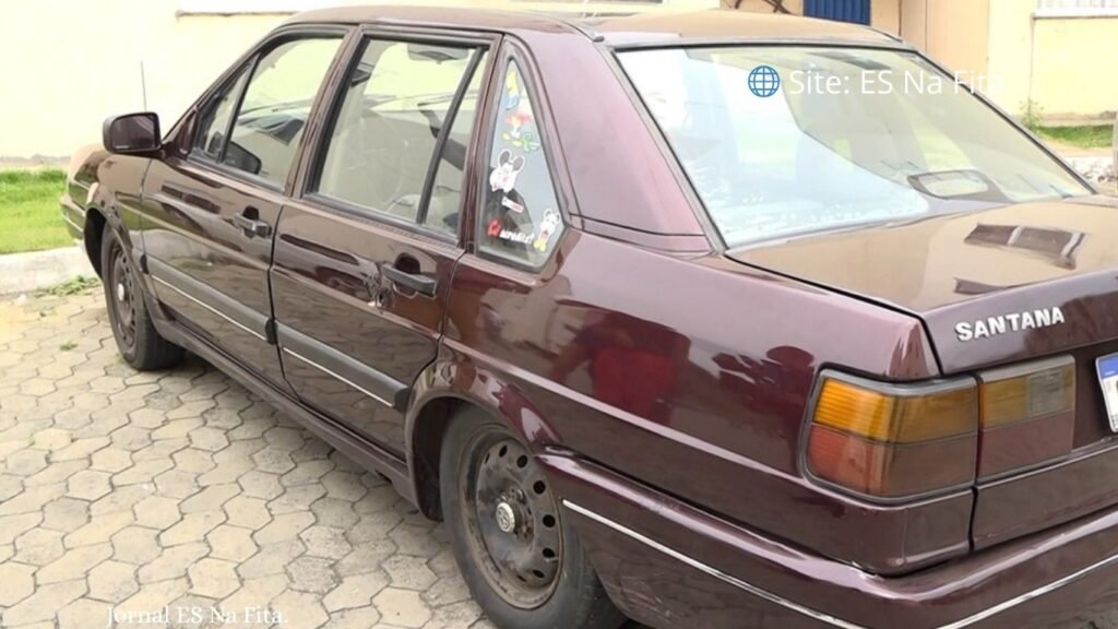 Rapaz é baleado nas costas dentro de carro durante ataque de criminosos em Cariacica