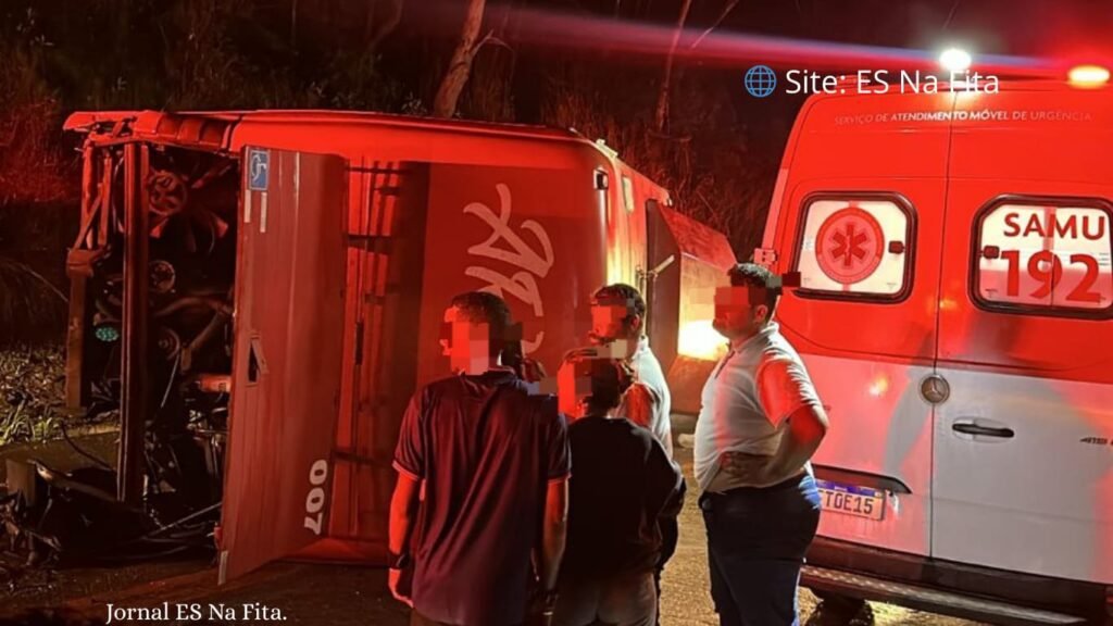 Mulheres morrem após ônibus de turismo de MG tombar ao deixar Guarapari