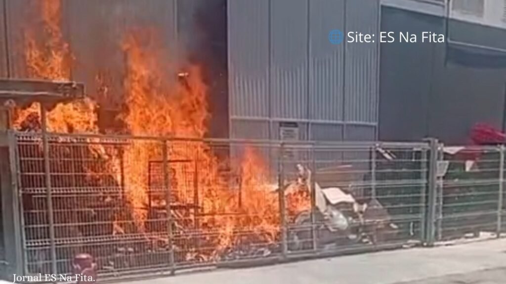 Incêndio atinge área de estoque de supermercado em Guarapari