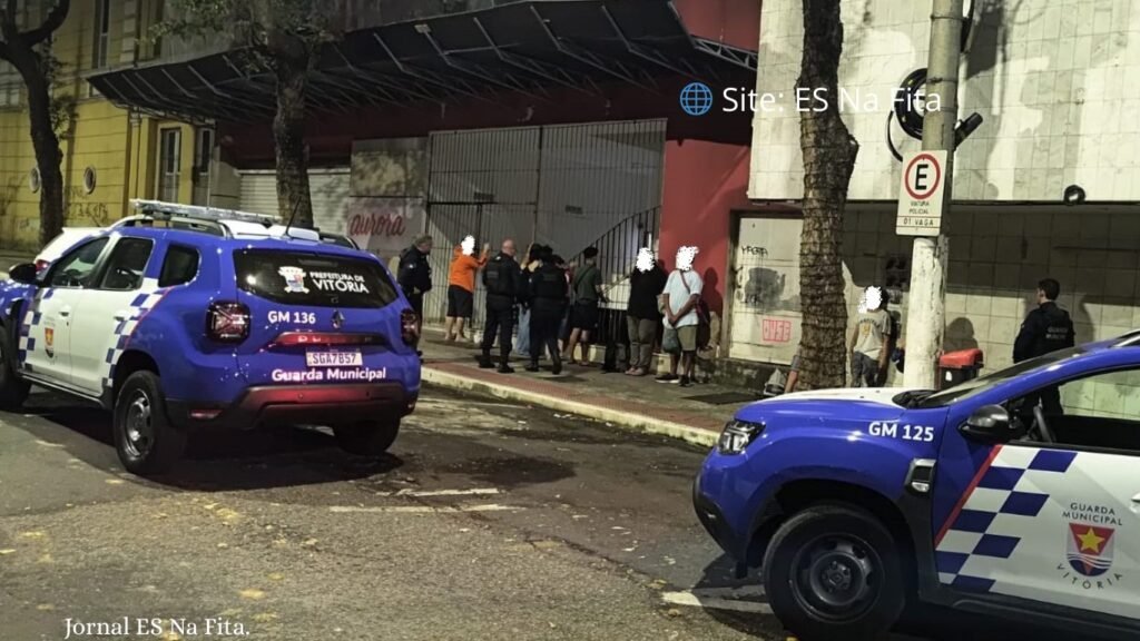 Guarda de Vitória detém grupo por fazer pichação no Centro de Vitória.