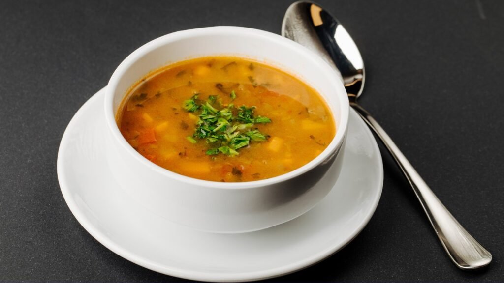 Sopa para gripe: 3 receitas que aliviam os sintomas e ajudam o corpo a se recuperar