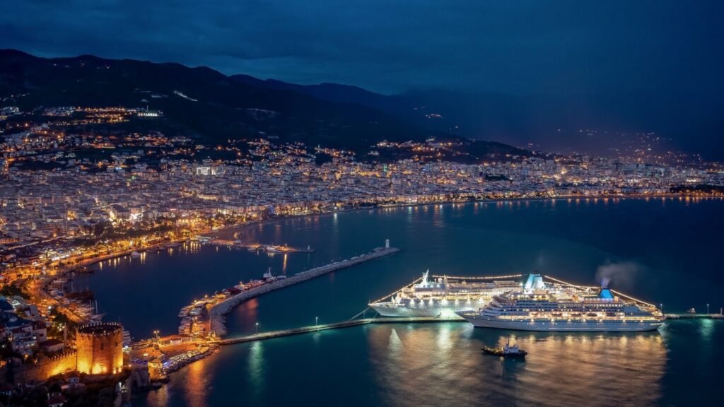 Um surto de norovírus em um navio de cruzeiro deixou mais de 80 pessoas doentes