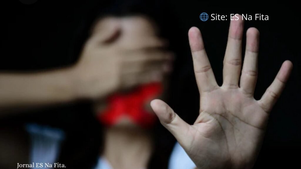 Homem é preso por agredir companheira na frente dos filhos em Viana.