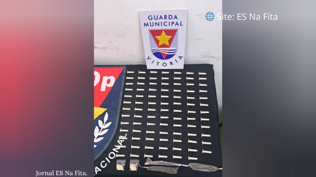 Guarda de Vitória apreende 90 pinos de cocaína escondidos em medidor de água.