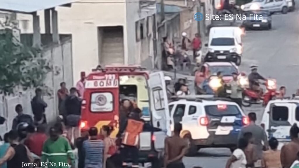 Atiradores em moto atacam adolescentes na saída de barbearia em Linhares