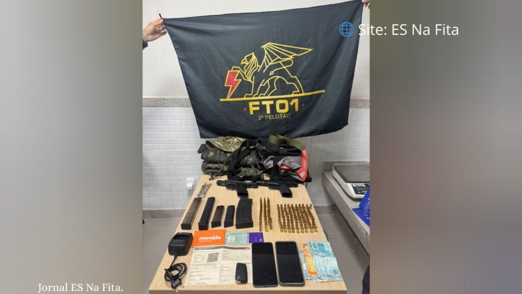 Trio é preso com munições de fuzil e roupas camufladas em Vitória