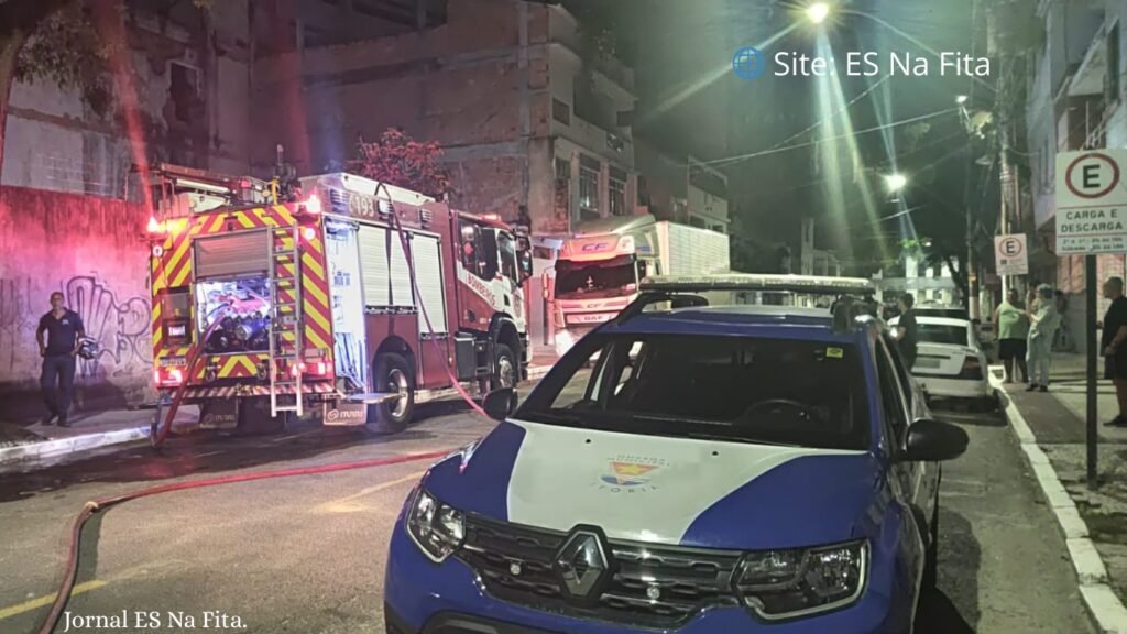 Guarda Municipal de Vitória salva casal do 12º andar durante incêndio no Centro.