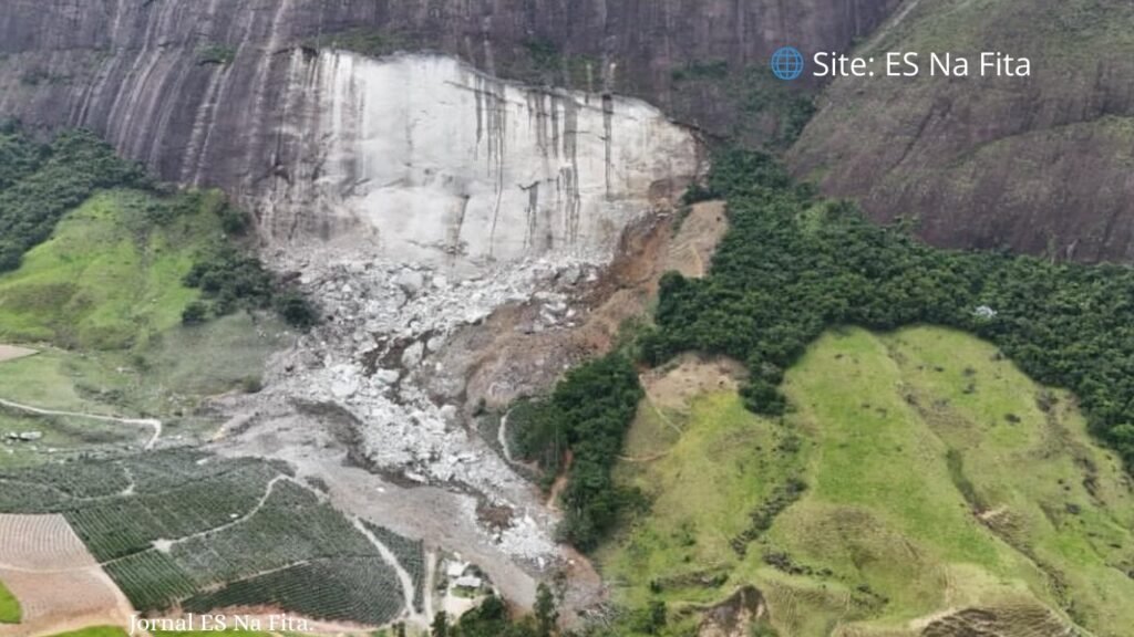 Casa é soterrada por pedaços de pedras que se desprenderam de rocha em Afonso Cláudio.