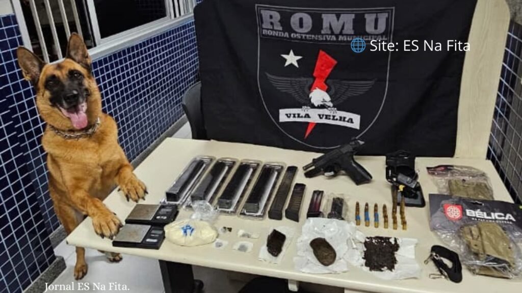 Guarda Municipal prende suspeito vacilando após denúncia e apreende arma, drogas e mais de R$ 30 mil em Vila Velha Guarda Municipal apreende R$ 30 mil e prende suspeito em Vila Velha.