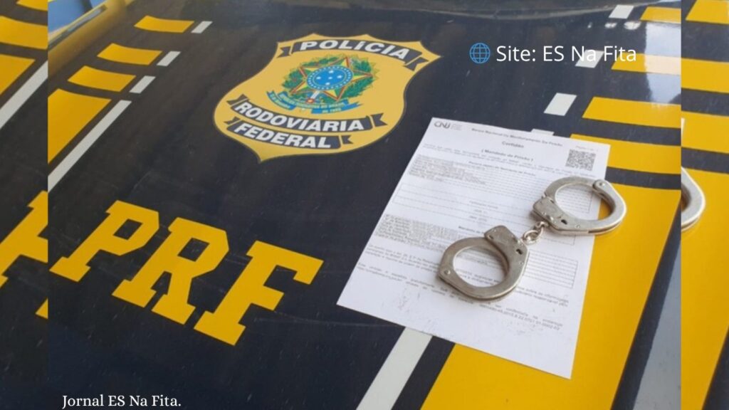 PRF prende foragido da Justiça em ônibus interestadual na BR-101 em Guarapari PRF detém foragido da Justiça em ônibus interestadual em Guarapari.