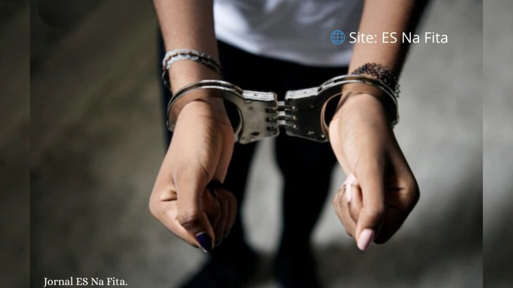 Mulher é presa ao levar haxixe dentro de camisinha para detento em Vila Velha.