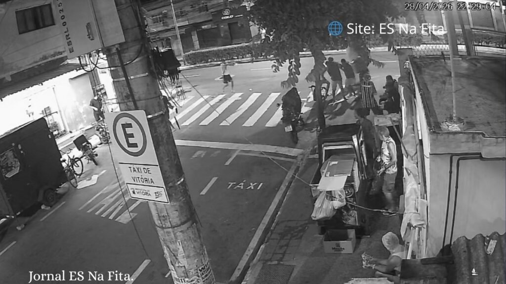 Ataque a tiros em distribuidora deixa 3 homens feridos perto do quartel da PM em Vitória.