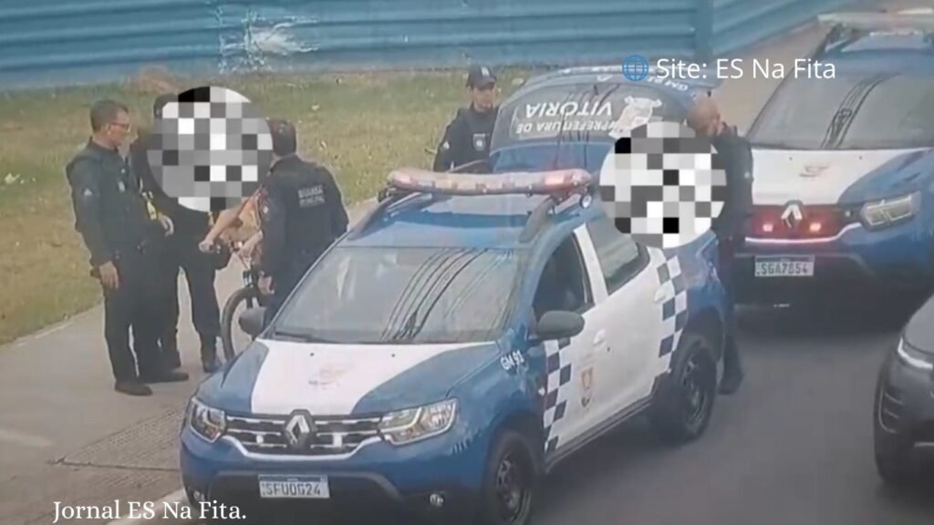 Vídeo: Guarda de Vitória detém suspeito após roubo de bicicleta e tentativa de fuga nadando pela baía de Vitória Triatleta do crime: ladrão rouba bicicleta e tenta fugir à nado em Vitória.