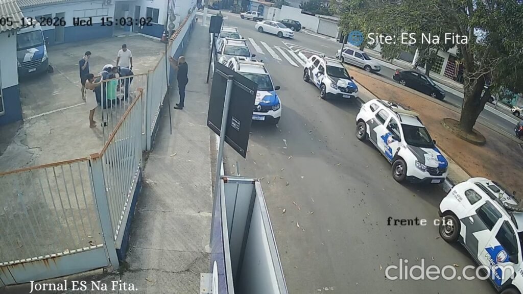 Bebê de 7 dias se engasga com leite materno e é salva por PMs em Anchieta.