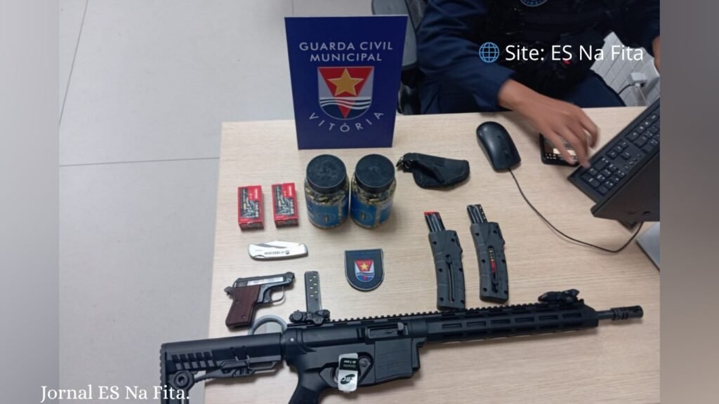 Guarda flagra carro com armas e mais de mil munições durante blitz em Vitória.