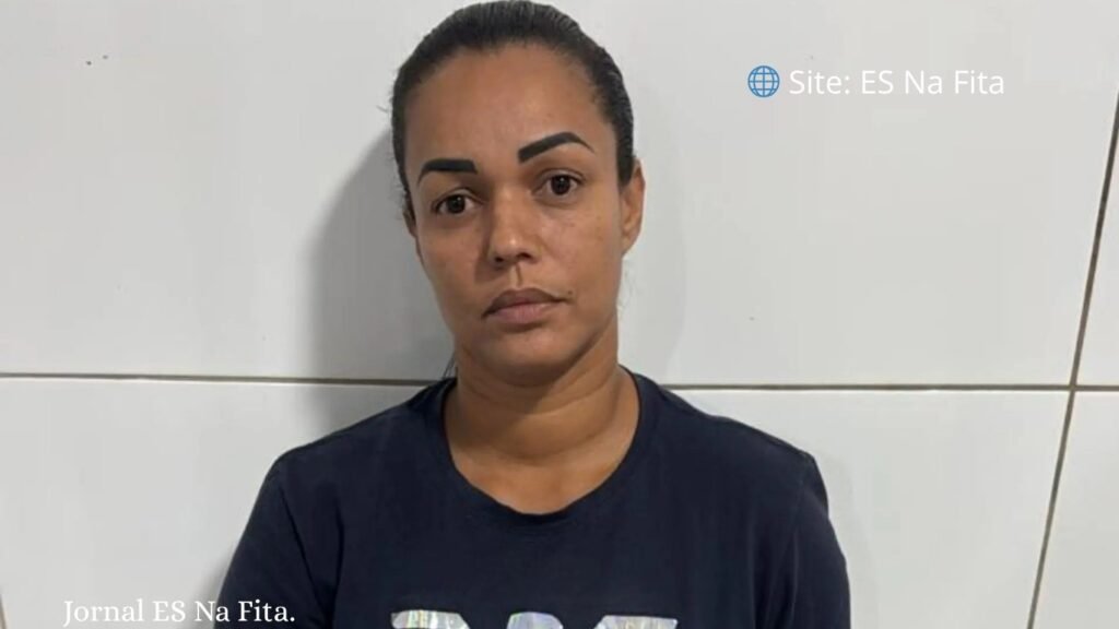 Mãe é presa após levar drogas para o filho no Iases e jovem engole os flagrantes em Linhares Mãe é presa ao tentar levar drogas para o filho no Iases em Linhares.