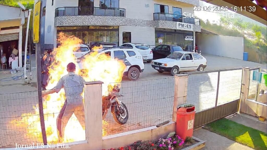 Morre mulher que se queimou após filho atear fogo em moto no ES.