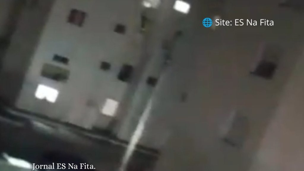 Policial militar é baleado após criminosos atacarem equipe durante patrulhamento em Cariacica PM é baleado em ataque a tiros dentro de condomínio em Cariacica.