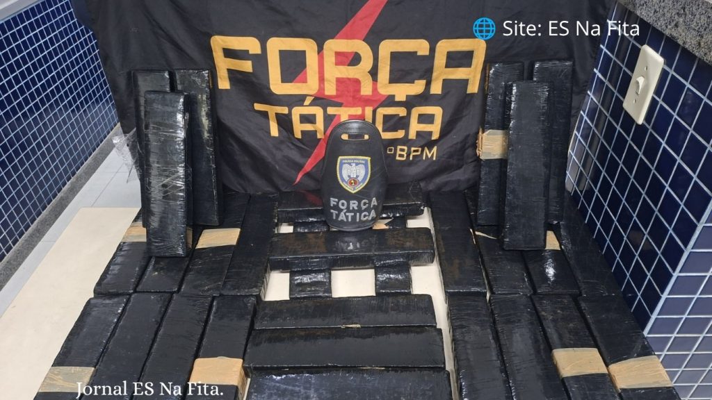 Polícia Militar prende jovem com mais de 24 quilos de maconha escondida dentro de guarda-roupa em Vila Velha Polícia descobre 24 quilos de maconha dentro de guarda-roupa em Vila Velha.