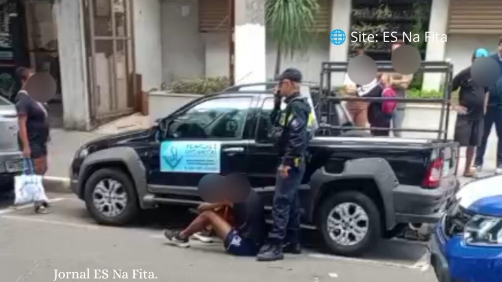 Suspeito de furtar celular é detido por populares e entregue à Guarda Municipal em Vitória Suspeito de furtar celular é imobilizado por moradores e detido na Praia do Canto.