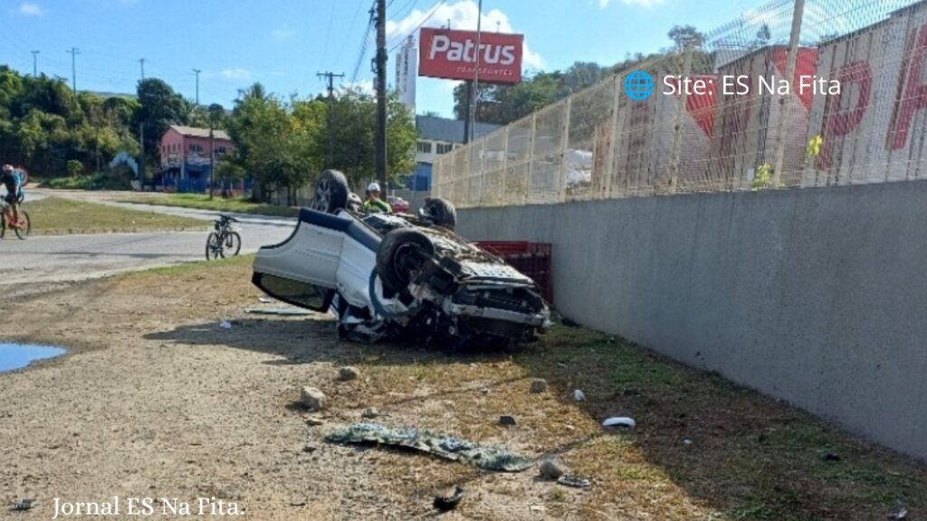 Com CNH suspensa, jovem ignora ordem de parada e capota carro na BR-101.