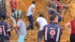 Trabalhadores são soterrados em obra em Cariacica e moradores usam enxadas para tentar salvar vítimas.