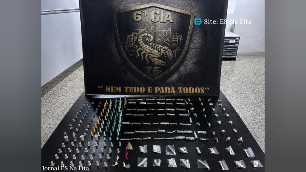 Polícia Militar apreende drogas após suspeitos fugirem durante patrulhamento em Vitória PM apreende drogas em Vitória após fuga de suspeitos.