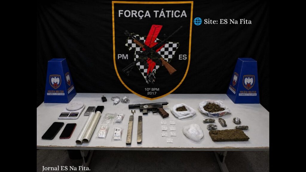 Força Tática cumpre mandado e apreende submetralhadora e drogas em Guarapari.
