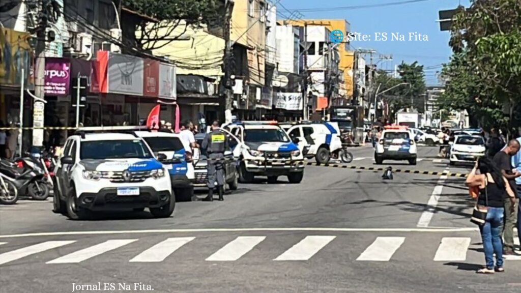 Vídeo: dupla a caminho de ataque é presa com granadas e seis armas dentro de carro em Vila Velha Dupla é detida com granadas e seis armas dentro de carro em Vila Velha.