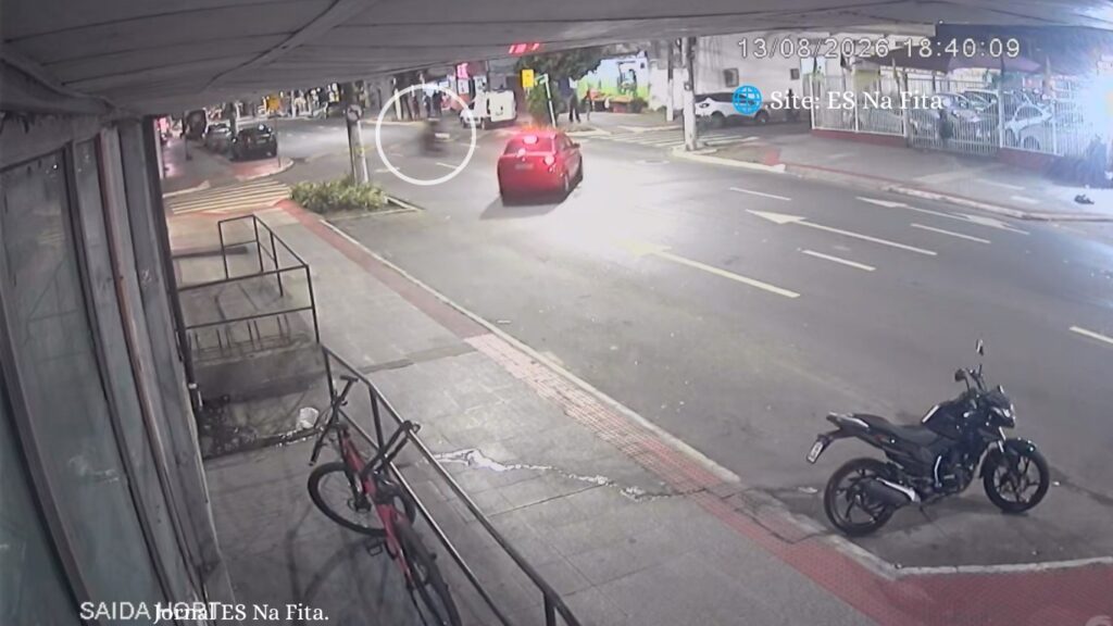 Motociclista entra na contramão e provoca acidente na Serra.