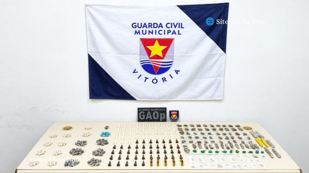 Guarda de Vitória e Polícia Militar tiram drogas e munições de circulação em Vitória Mais de 350 unidades de droga e 10 munições são encontradas em ação conjunta da Guarda de Vitória e Polícia Militar.