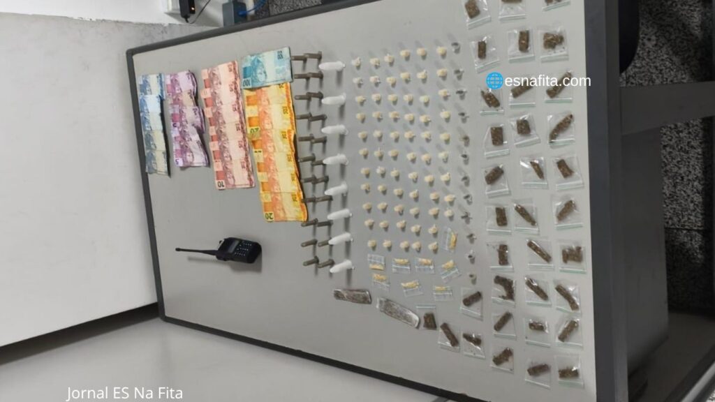 PM apreende adolescente e drogas em Vitória.
