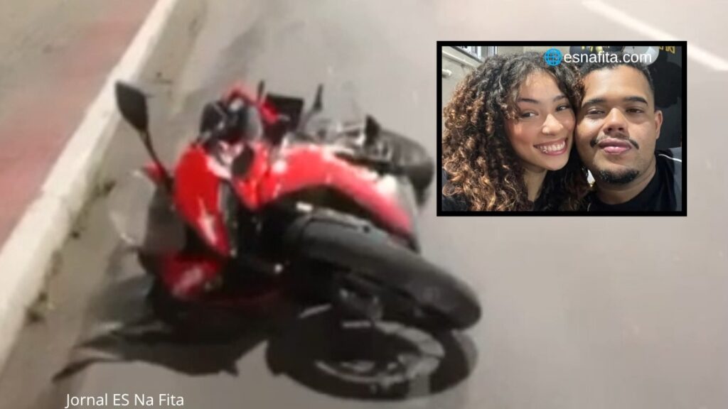 Casal de jovens morre após moto colidir contra poste na Serra Casal morre em acidente de moto ao voltar de churrasco na Serra.